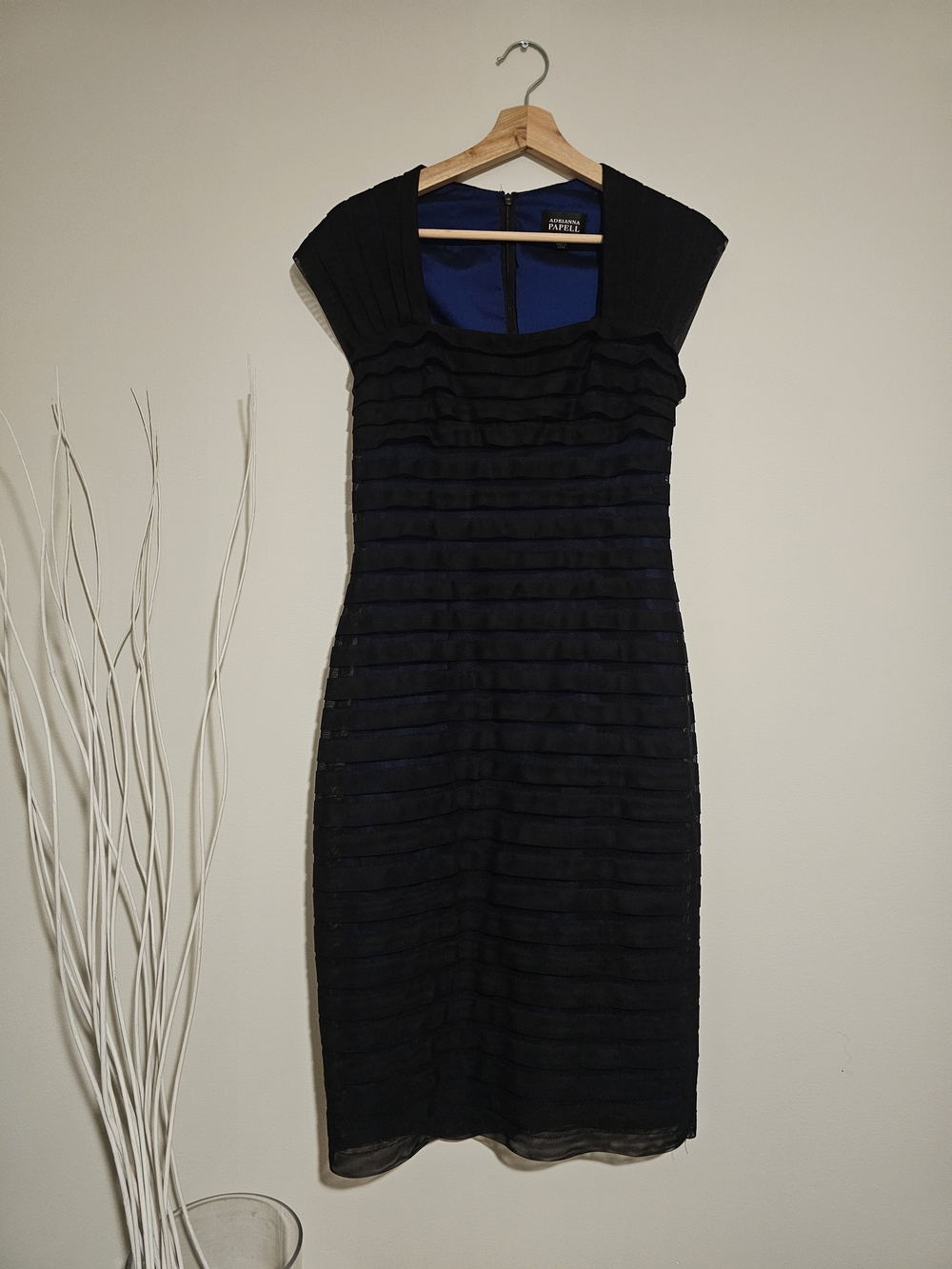 Adrianna Papell Black Tiered Mesh Sheath Cocktail Dress Size 4